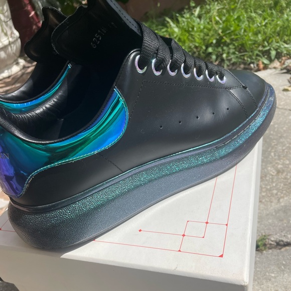 Alexander McQueen Pearlescent - Picture 1 of 7
